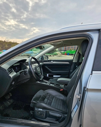 Volkswagen Passat cena 79000 przebieg: 162000, rok produkcji 2018 z Gdańsk małe 277